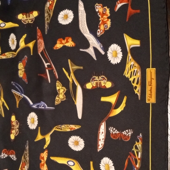 AUTHENTIC SALVATORE FERRAGAMO SCARF - Picture 2 of 12